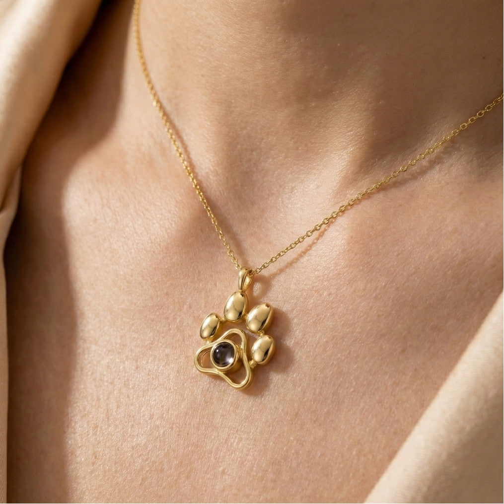 Златно Колие Лапичка с любовно послание на 100 езика