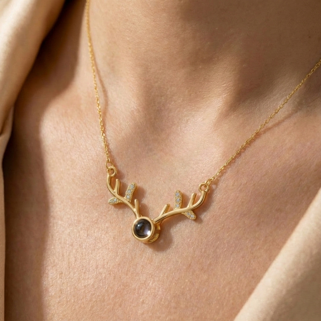 Златно Колие Елен с любовно послание на 100 езика