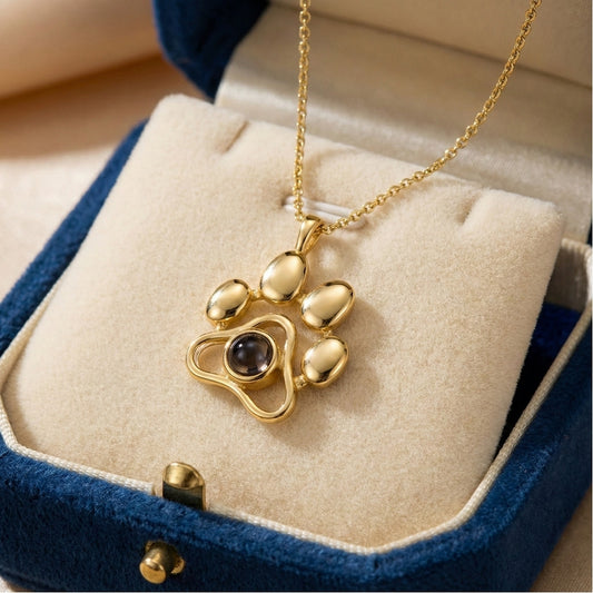 Златно Колие Лапичка с любовно послание на 100 езика